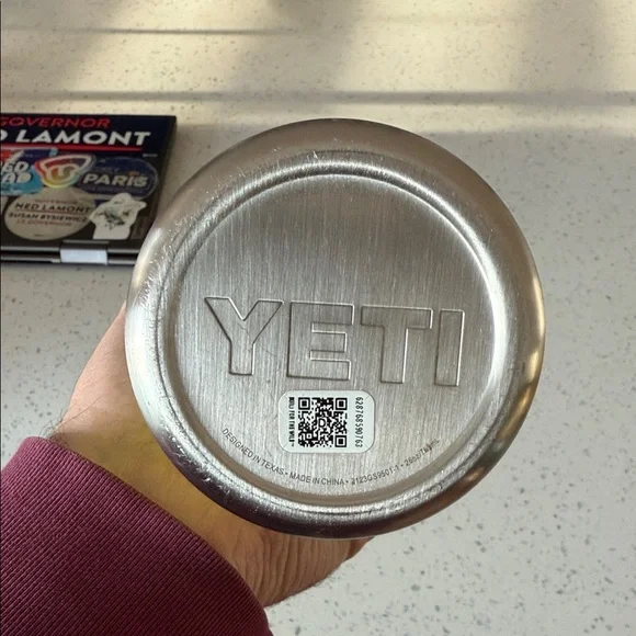YETI 26oz Rambler Bottle - Picture 11 of 11
